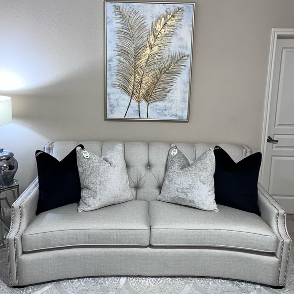 1-NWT CALLISTO HOME VELVET BOUCLE DECORATIVE PILLOW Read descriptions for detail - Picture 17 of 17